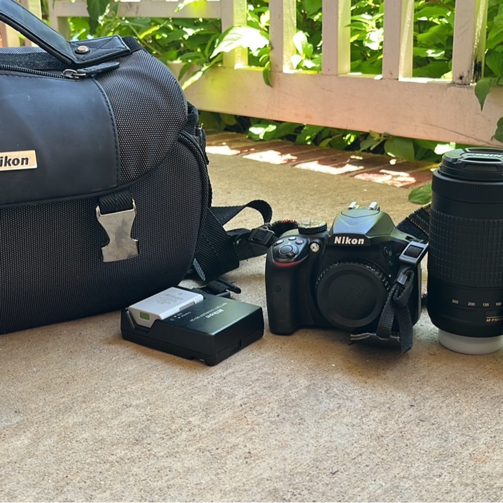 Hardly used Nikon D3400 with two lenses